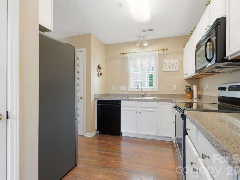 119 Steam Engine Drive, Mooresville, NC 28115.  MLS# CAR4374818, YatesRealty ID 16195. Kitchen