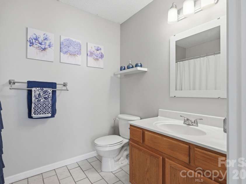 119 Steam Engine Drive, Mooresville, NC 28115.  MLS# CAR4374818, YatesRealty ID 16195. Primary Bath