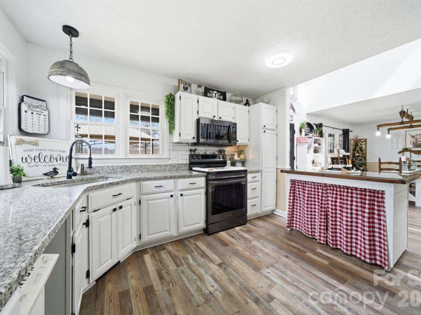 6777 Hockett Trail, Randleman, NC 27317.  MLS# CAR4359422, YatesRealty ID 16196. 