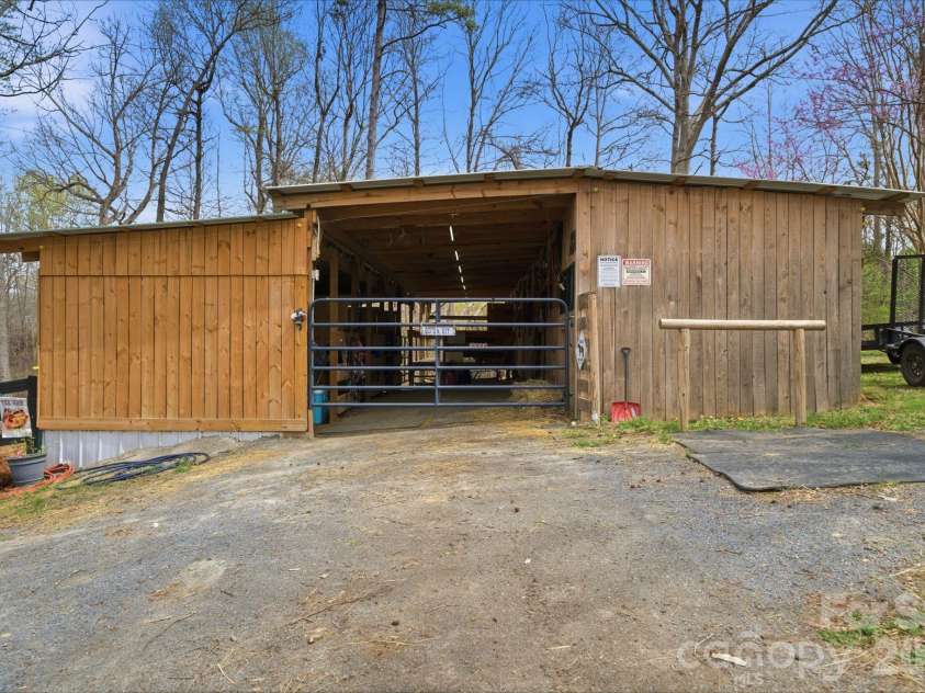 6777 Hockett Trail, Randleman, NC 27317.  MLS# CAR4359422, YatesRealty ID 16196. 