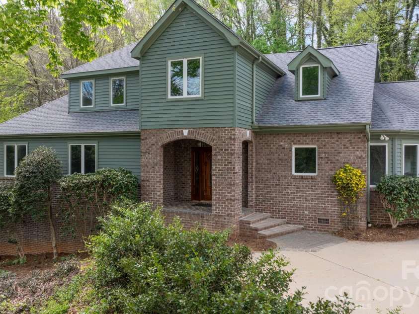 421 18th Avenue Lane, Hickory, NC 28601.  MLS# CAR4357628, YatesRealty ID 16198. 
