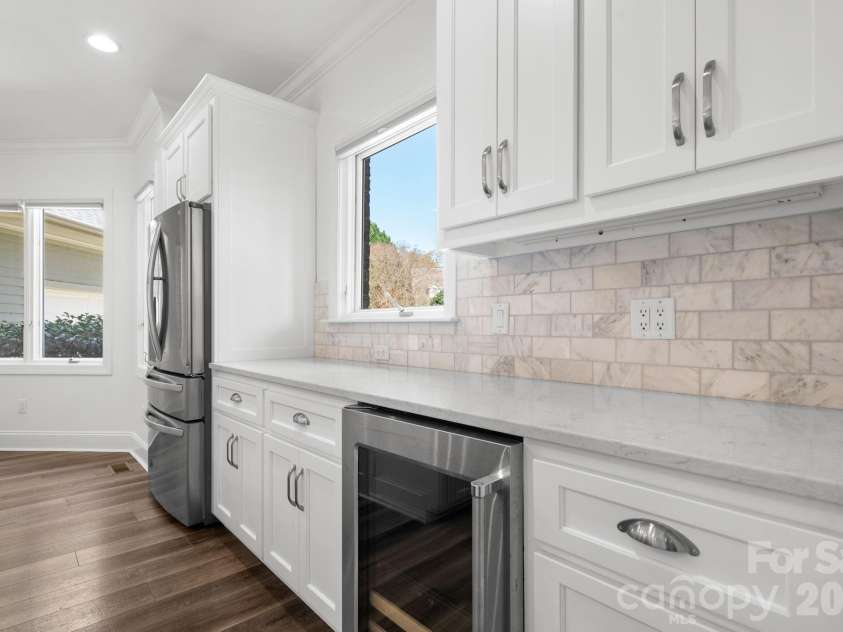 421 18th Avenue Lane, Hickory, NC 28601.  MLS# CAR4357628, YatesRealty ID 16198. 