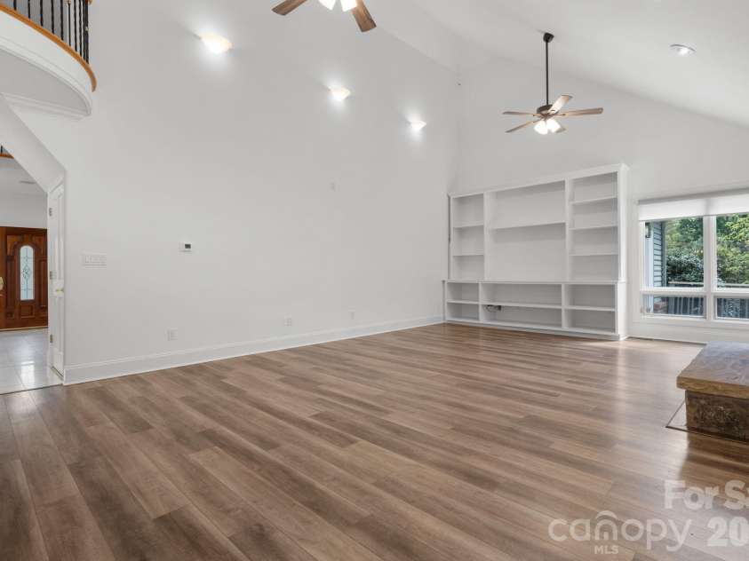 421 18th Avenue Lane, Hickory, NC 28601.  MLS# CAR4357628, YatesRealty ID 16198. 