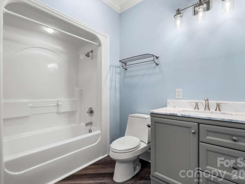 421 18th Avenue Lane, Hickory, NC 28601.  MLS# CAR4357628, YatesRealty ID 16198. 