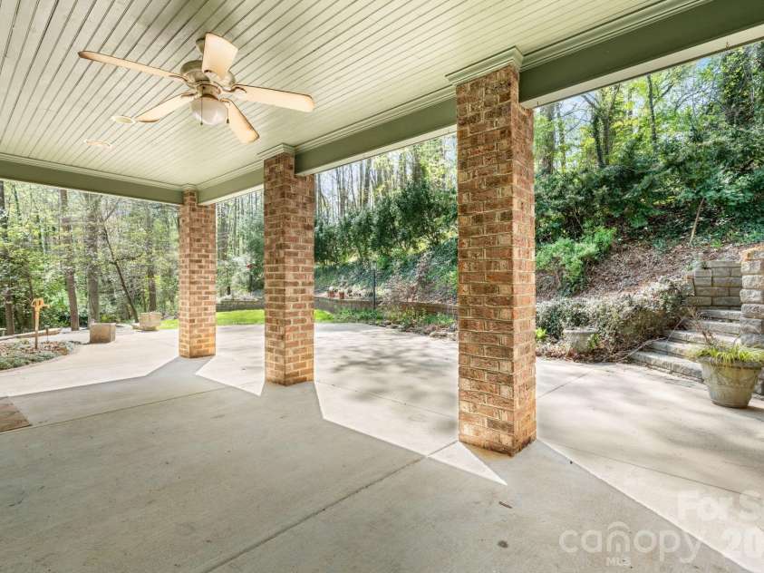 421 18th Avenue Lane, Hickory, NC 28601.  MLS# CAR4357628, YatesRealty ID 16198. 