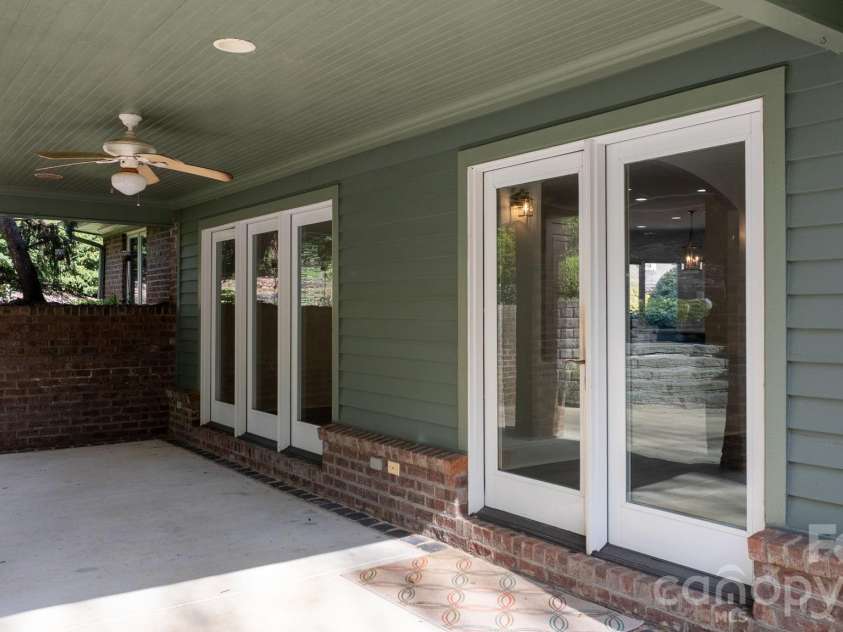 421 18th Avenue Lane, Hickory, NC 28601.  MLS# CAR4357628, YatesRealty ID 16198. 