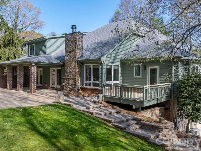 421 18th Avenue Lane, Hickory, NC 28601.  MLS# CAR4357628, YatesRealty ID 16198. 