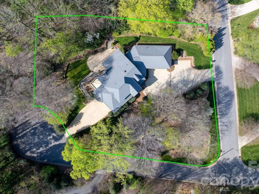 421 18th Avenue Lane, Hickory, NC 28601.  MLS# CAR4357628, YatesRealty ID 16198. 