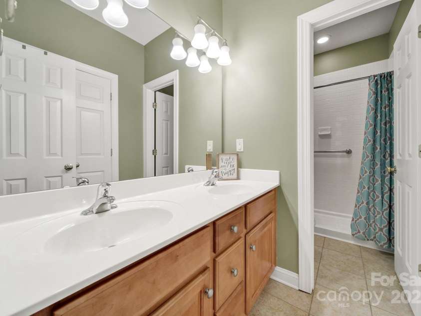 16714 Hammock Creek Place, Charlotte, NC 28278.  MLS# CAR4261542, YatesRealty ID 16199. 