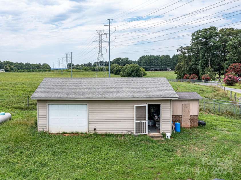 12136 Renee Ford Road, Stanfield, NC 28163.  MLS# CAR4165972, YatesRealty ID 162. Farm office with full bathroom, stove, desk area