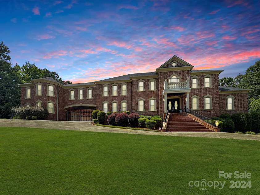 9100 Woodhall Lake Drive, Waxhaw, NC 28173.  MLS# CAR4151190, YatesRealty ID 162. 