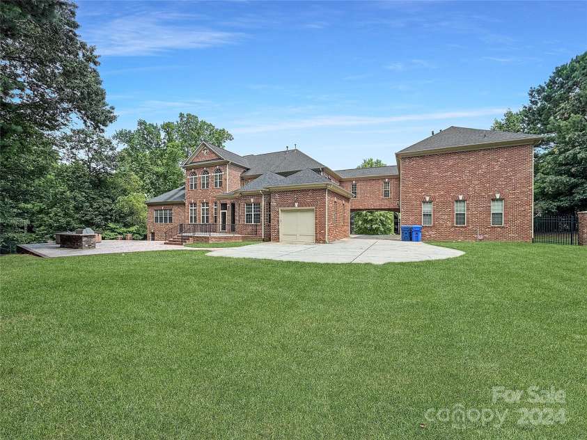 9100 Woodhall Lake Drive, Waxhaw, NC 28173.  MLS# CAR4151190, YatesRealty ID 162. 