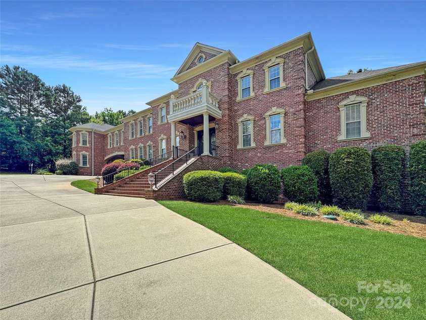 9100 Woodhall Lake Drive, Waxhaw, NC 28173.  MLS# CAR4151190, YatesRealty ID 162. 