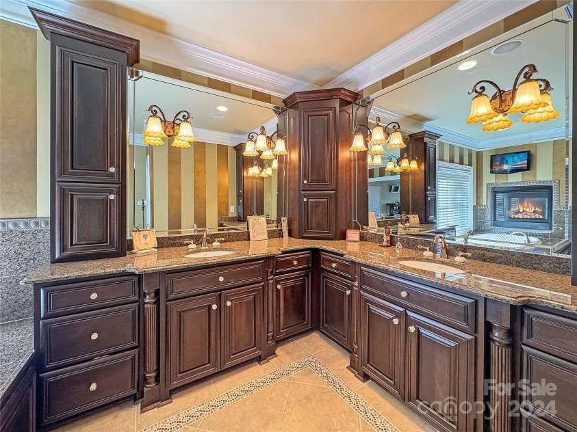 9100 Woodhall Lake Drive, Waxhaw, NC 28173.  MLS# CAR4151190, YatesRealty ID 162. 