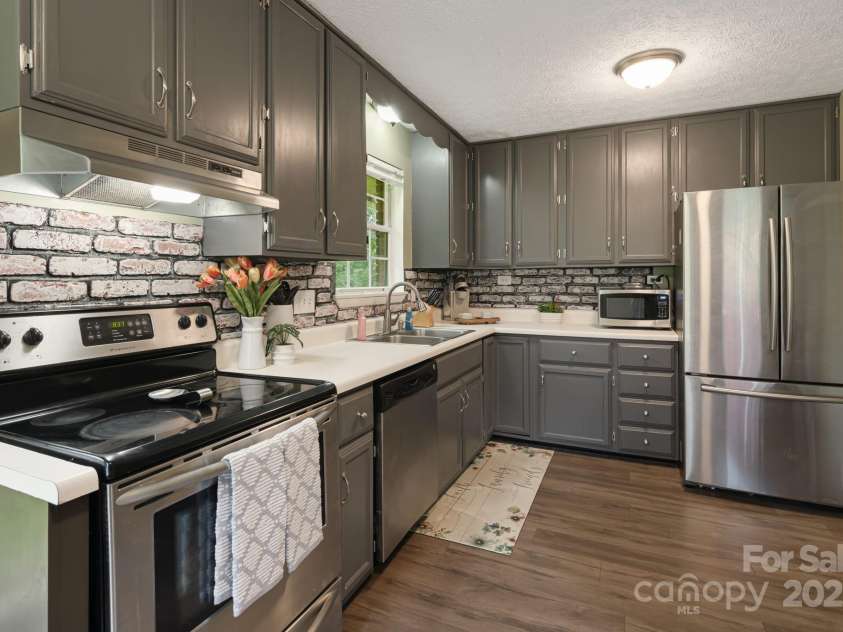 102 Aycock Street, Black Mountain, NC 28711.  MLS# CAR4291780, YatesRealty ID 1620. 