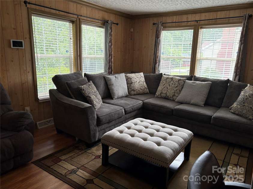 212 Bingham Street, Statesville, NC 28677.  MLS# CAR4214013, YatesRealty ID 16200. 