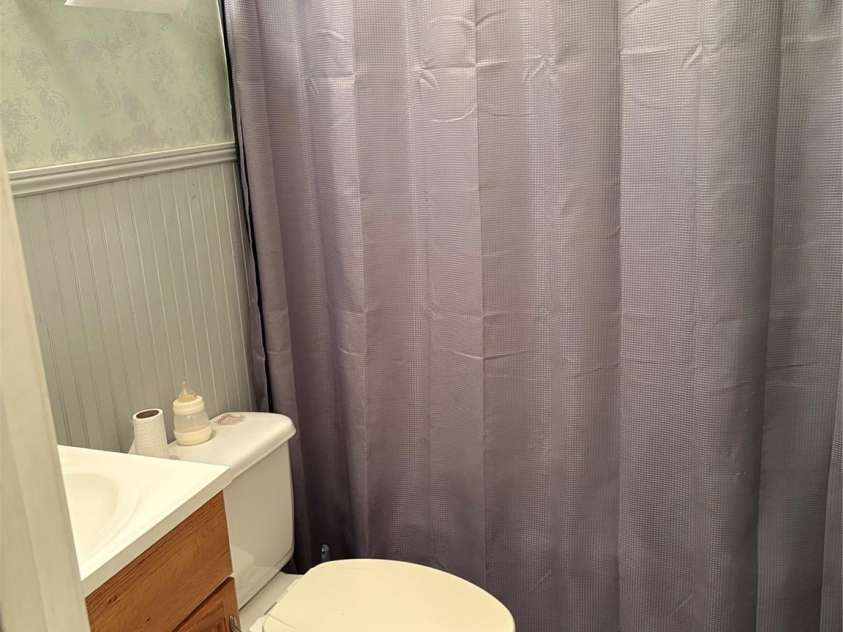 212 Bingham Street, Statesville, NC 28677.  MLS# CAR4214013, YatesRealty ID 16200. 