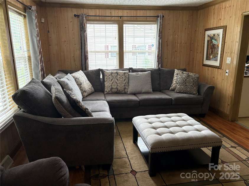 212 Bingham Street, Statesville, NC 28677.  MLS# CAR4214013, YatesRealty ID 16200. 