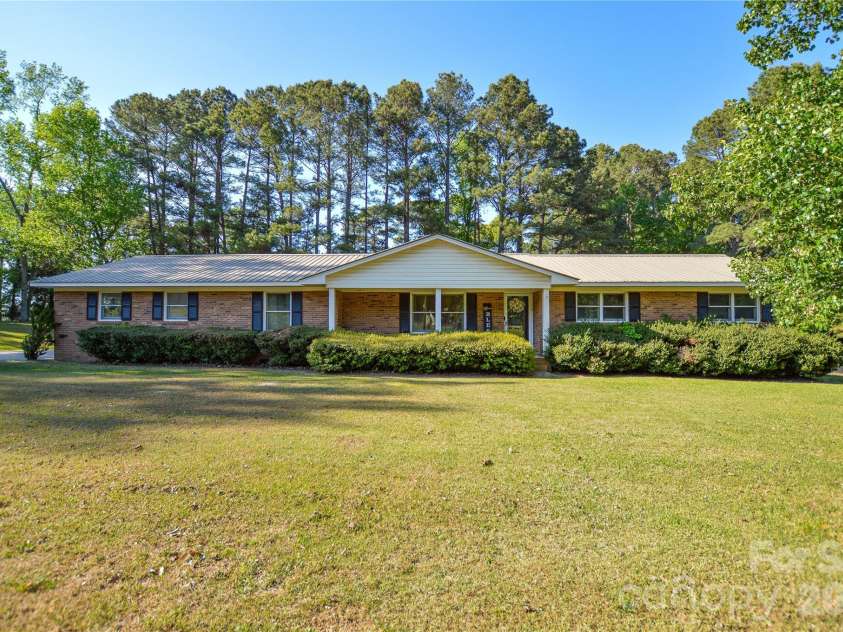 97 Robin Road, Wadesboro, NC 28170.  MLS# CAR4371322, YatesRealty ID 16202. 