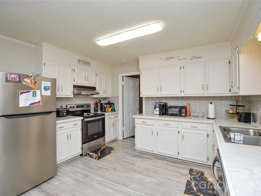 97 Robin Road, Wadesboro, NC 28170.  MLS# CAR4371322, YatesRealty ID 16202. 