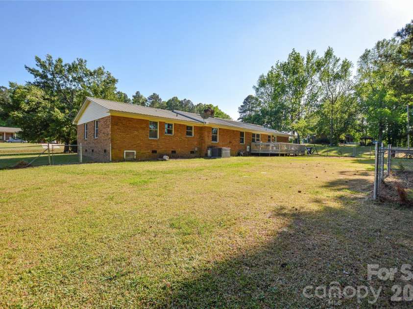 97 Robin Road, Wadesboro, NC 28170.  MLS# CAR4371322, YatesRealty ID 16202. 