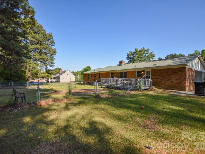 97 Robin Road, Wadesboro, NC 28170.  MLS# CAR4371322, YatesRealty ID 16202. 
