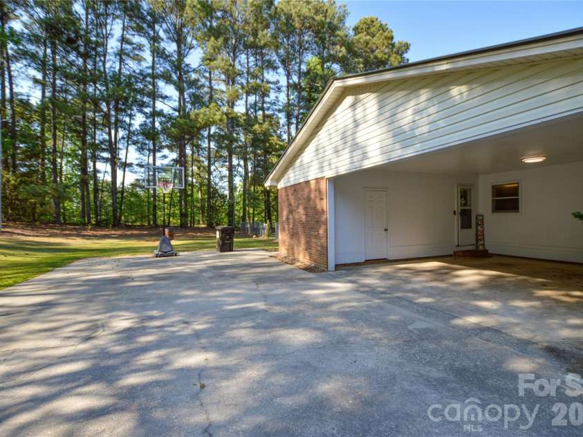 97 Robin Road, Wadesboro, NC 28170.  MLS# CAR4371322, YatesRealty ID 16202. 