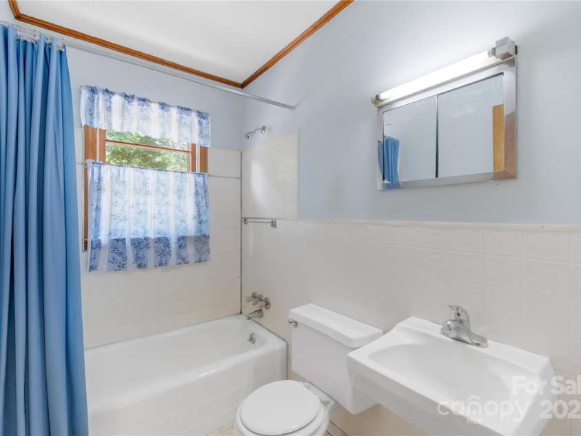 208 Lipe Road, Troutman, NC 28166.  MLS# CAR4263881, YatesRealty ID 16203. Full Bathroom