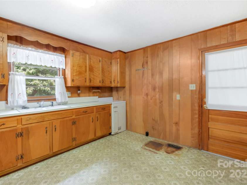 208 Lipe Road, Troutman, NC 28166.  MLS# CAR4263881, YatesRealty ID 16203. Kitchen