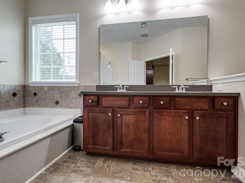 1112 Donelea Lane, Concord, NC 28027.  MLS# CAR4370877, YatesRealty ID 16206. 