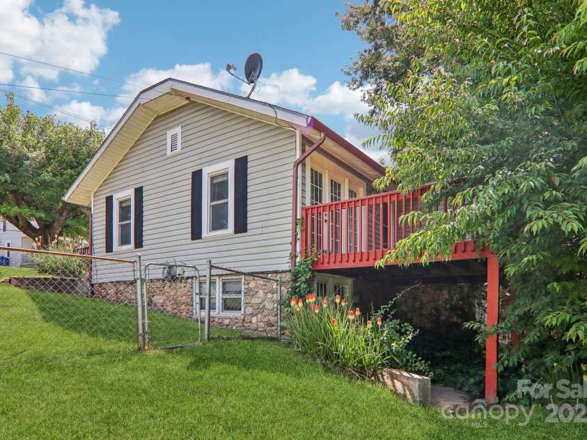 142 Substation Road, Canton, NC 28716.  MLS# CAR4258004, YatesRealty ID 16206. 