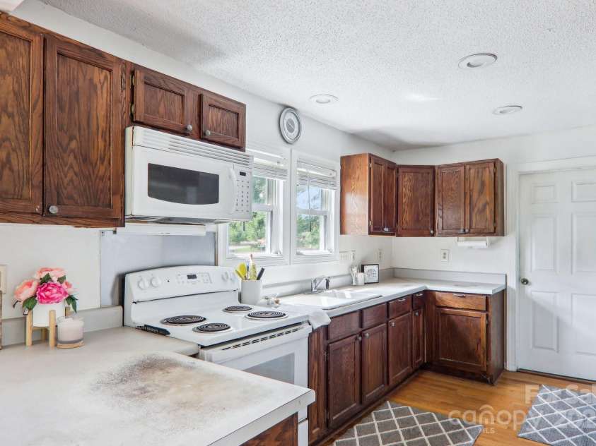 142 Substation Road, Canton, NC 28716.  MLS# CAR4258004, YatesRealty ID 16206. 