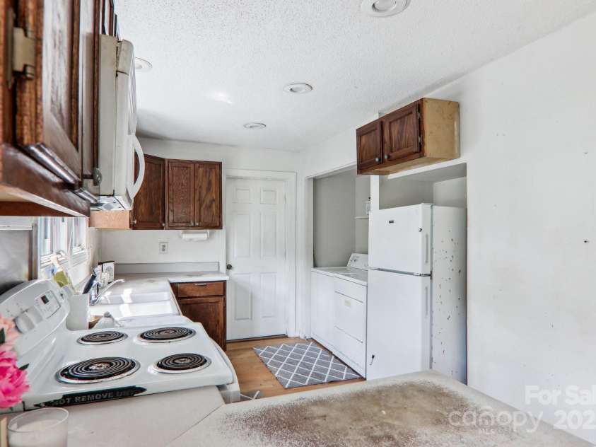 142 Substation Road, Canton, NC 28716.  MLS# CAR4258004, YatesRealty ID 16206. 