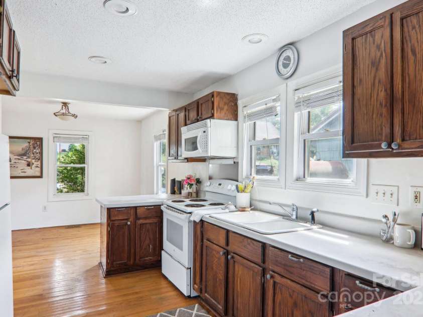 142 Substation Road, Canton, NC 28716.  MLS# CAR4258004, YatesRealty ID 16206. 