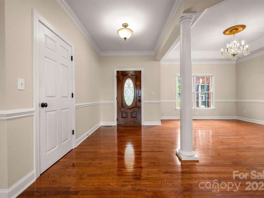 182 Kensington Drive, Forest City, NC 28043.  MLS# CAR4264053, YatesRealty ID 16207. Foyer