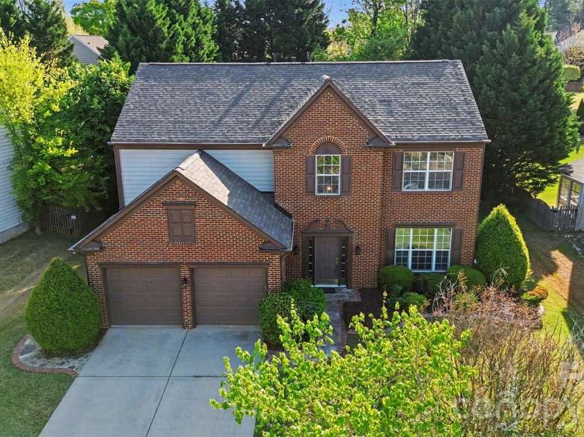 9144 Linden Tree Lane, Charlotte, NC 28277.  MLS# CAR4366645, YatesRealty ID 16207. 