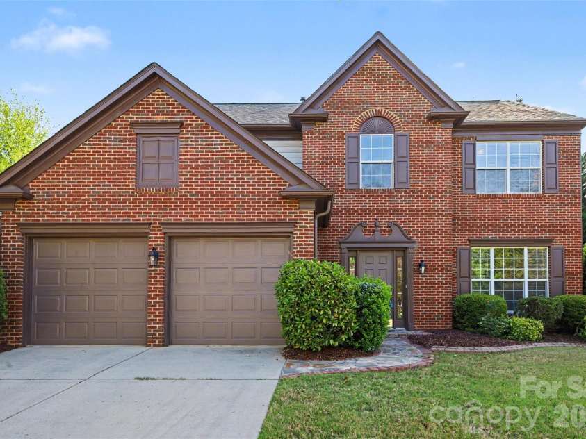 9144 Linden Tree Lane, Charlotte, NC 28277.  MLS# CAR4366645, YatesRealty ID 16207. 