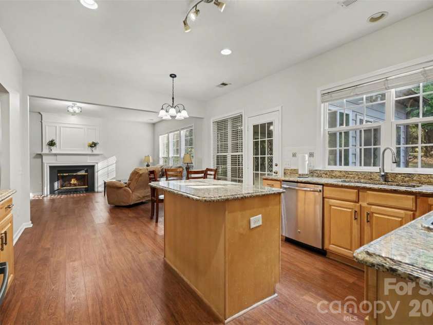 9144 Linden Tree Lane, Charlotte, NC 28277.  MLS# CAR4366645, YatesRealty ID 16207. 