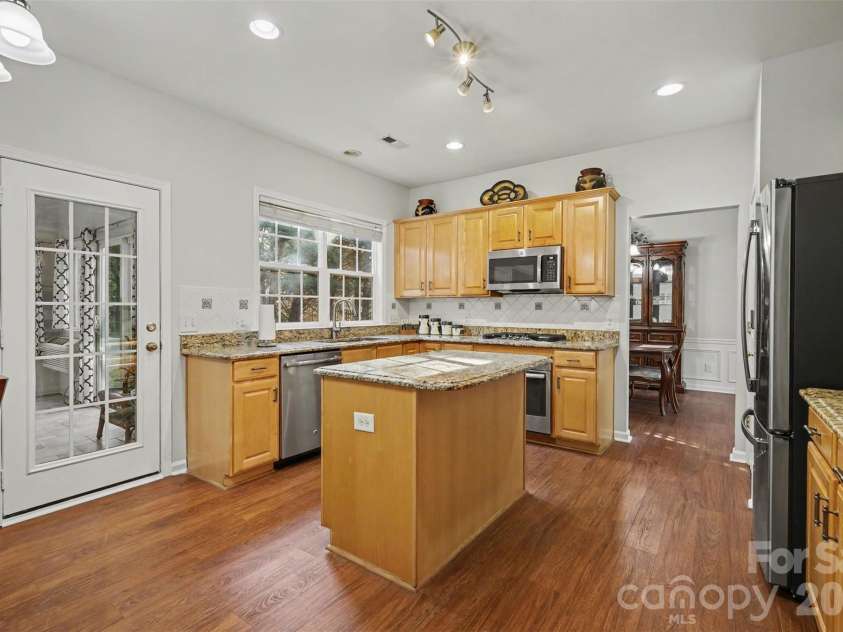 9144 Linden Tree Lane, Charlotte, NC 28277.  MLS# CAR4366645, YatesRealty ID 16207. 