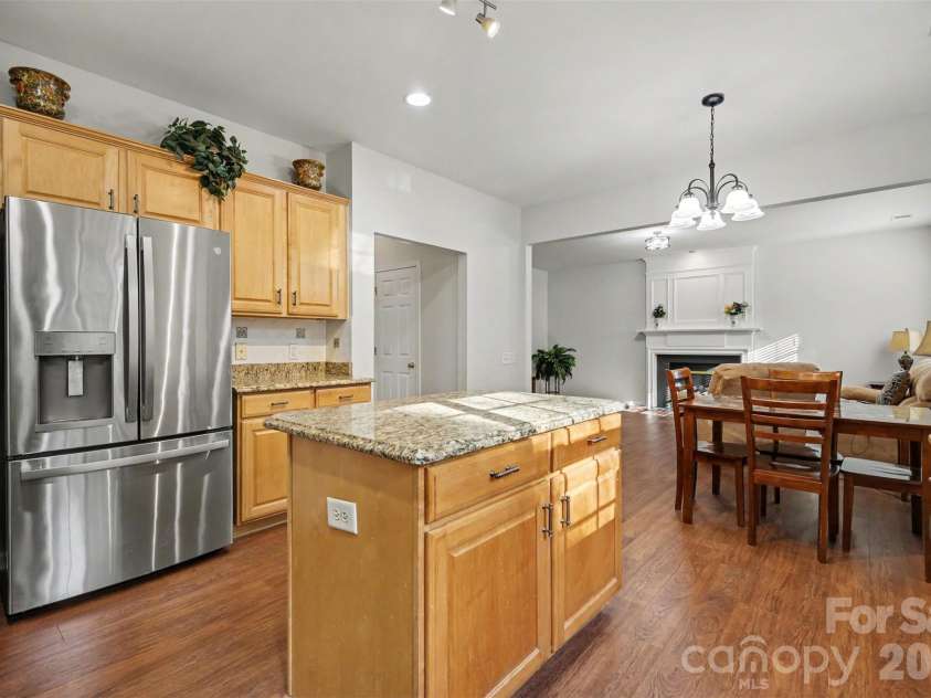 9144 Linden Tree Lane, Charlotte, NC 28277.  MLS# CAR4366645, YatesRealty ID 16207. 
