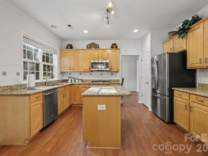 9144 Linden Tree Lane, Charlotte, NC 28277.  MLS# CAR4366645, YatesRealty ID 16207. 