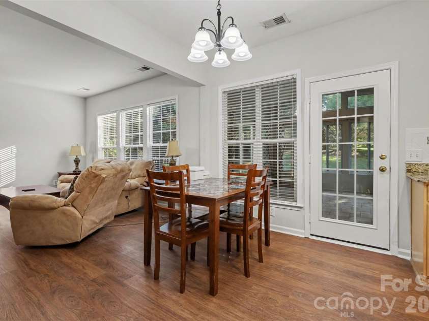 9144 Linden Tree Lane, Charlotte, NC 28277.  MLS# CAR4366645, YatesRealty ID 16207. 