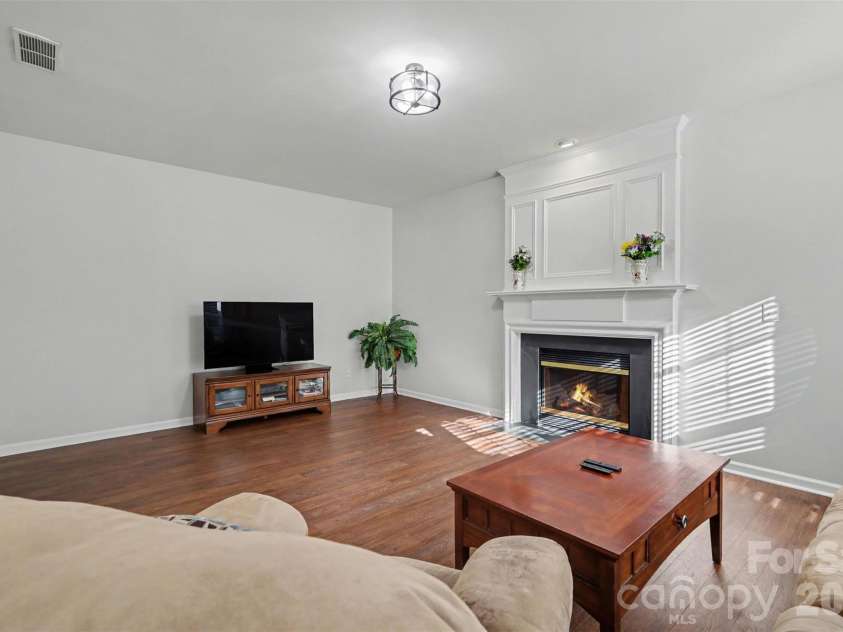 9144 Linden Tree Lane, Charlotte, NC 28277.  MLS# CAR4366645, YatesRealty ID 16207. 