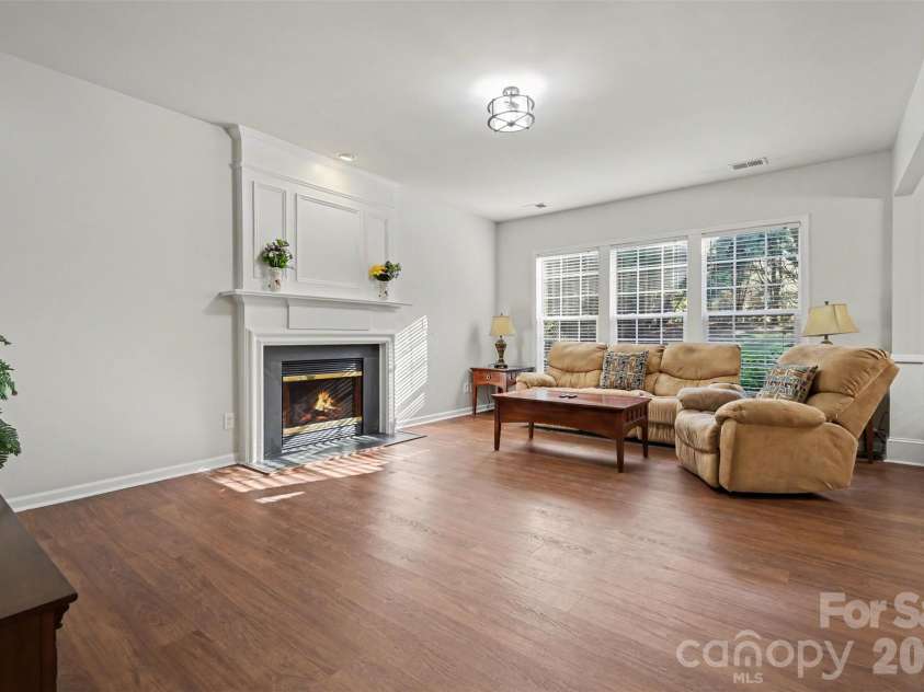 9144 Linden Tree Lane, Charlotte, NC 28277.  MLS# CAR4366645, YatesRealty ID 16207. 