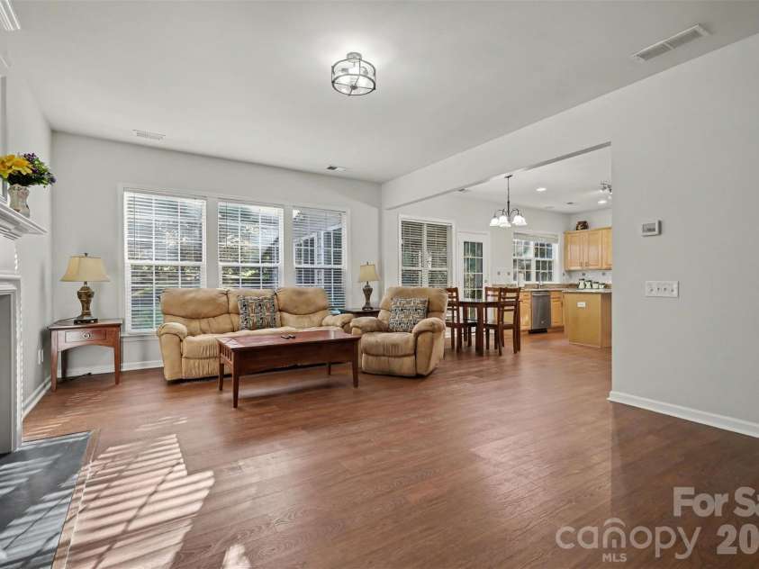 9144 Linden Tree Lane, Charlotte, NC 28277.  MLS# CAR4366645, YatesRealty ID 16207. 