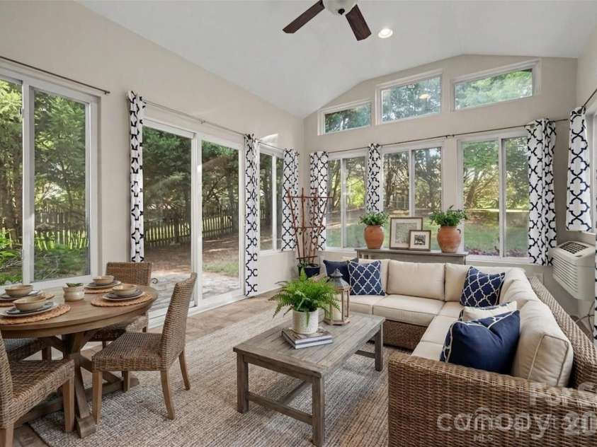 9144 Linden Tree Lane, Charlotte, NC 28277.  MLS# CAR4366645, YatesRealty ID 16207. 