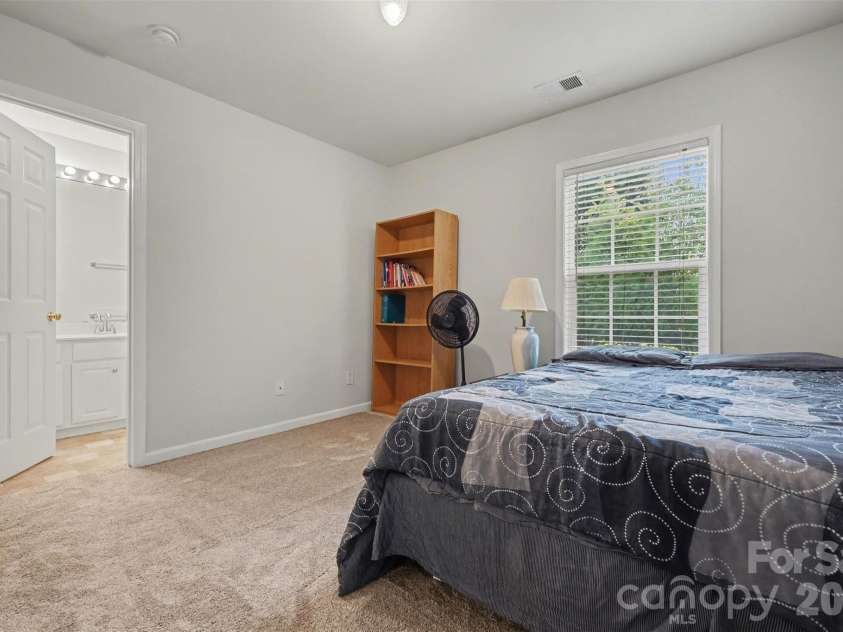 9144 Linden Tree Lane, Charlotte, NC 28277.  MLS# CAR4366645, YatesRealty ID 16207. 