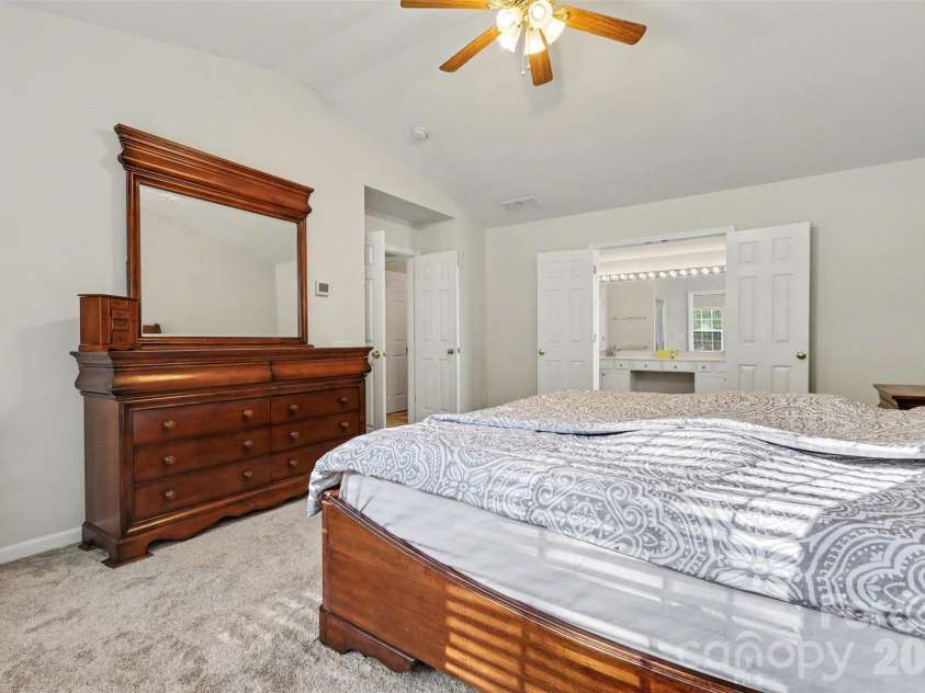 9144 Linden Tree Lane, Charlotte, NC 28277.  MLS# CAR4366645, YatesRealty ID 16207. 