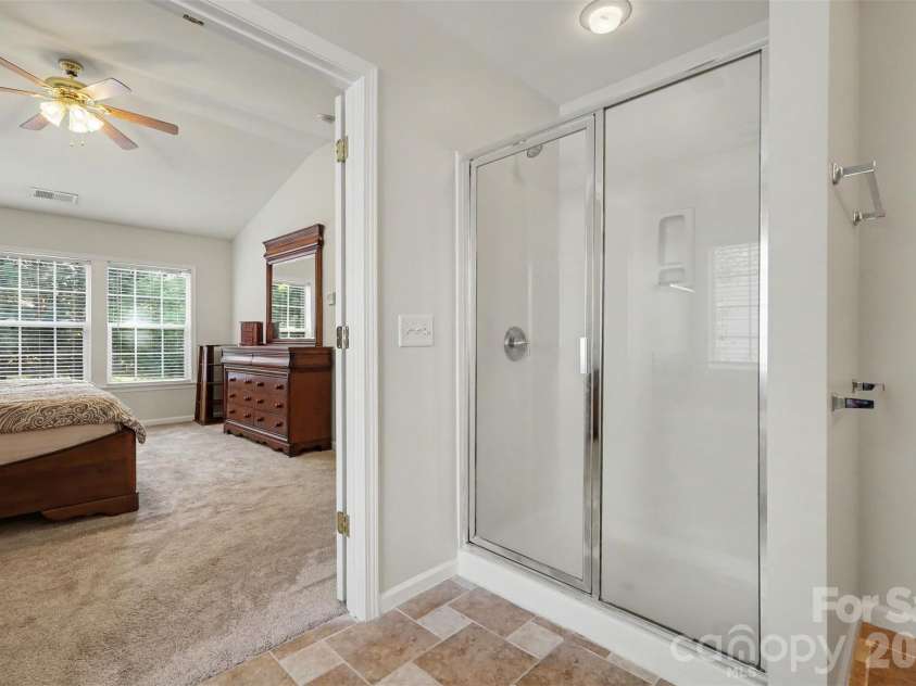 9144 Linden Tree Lane, Charlotte, NC 28277.  MLS# CAR4366645, YatesRealty ID 16207. 