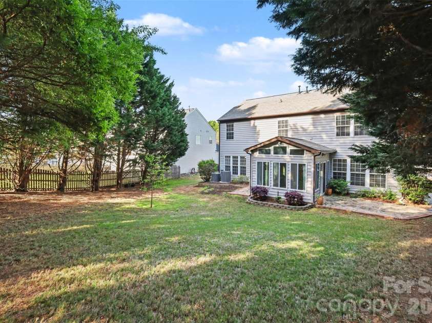 9144 Linden Tree Lane, Charlotte, NC 28277.  MLS# CAR4366645, YatesRealty ID 16207. 